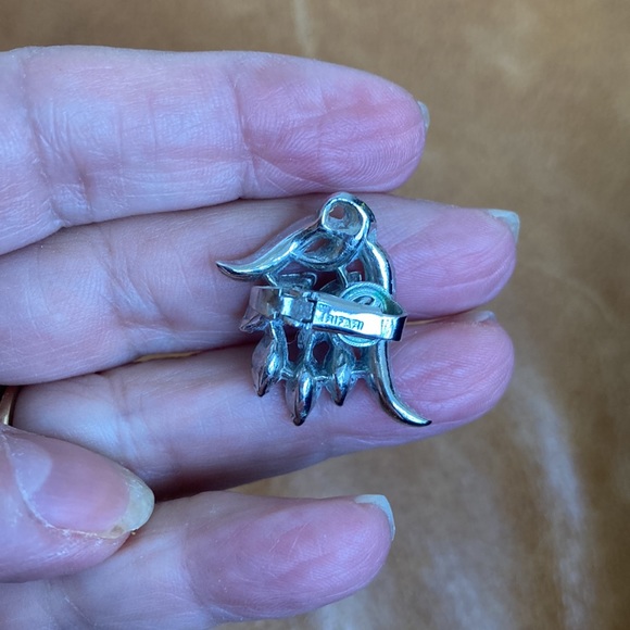 Crown trifari, pastel blue and rhinestone baguette clip earrings - Picture 5 of 5